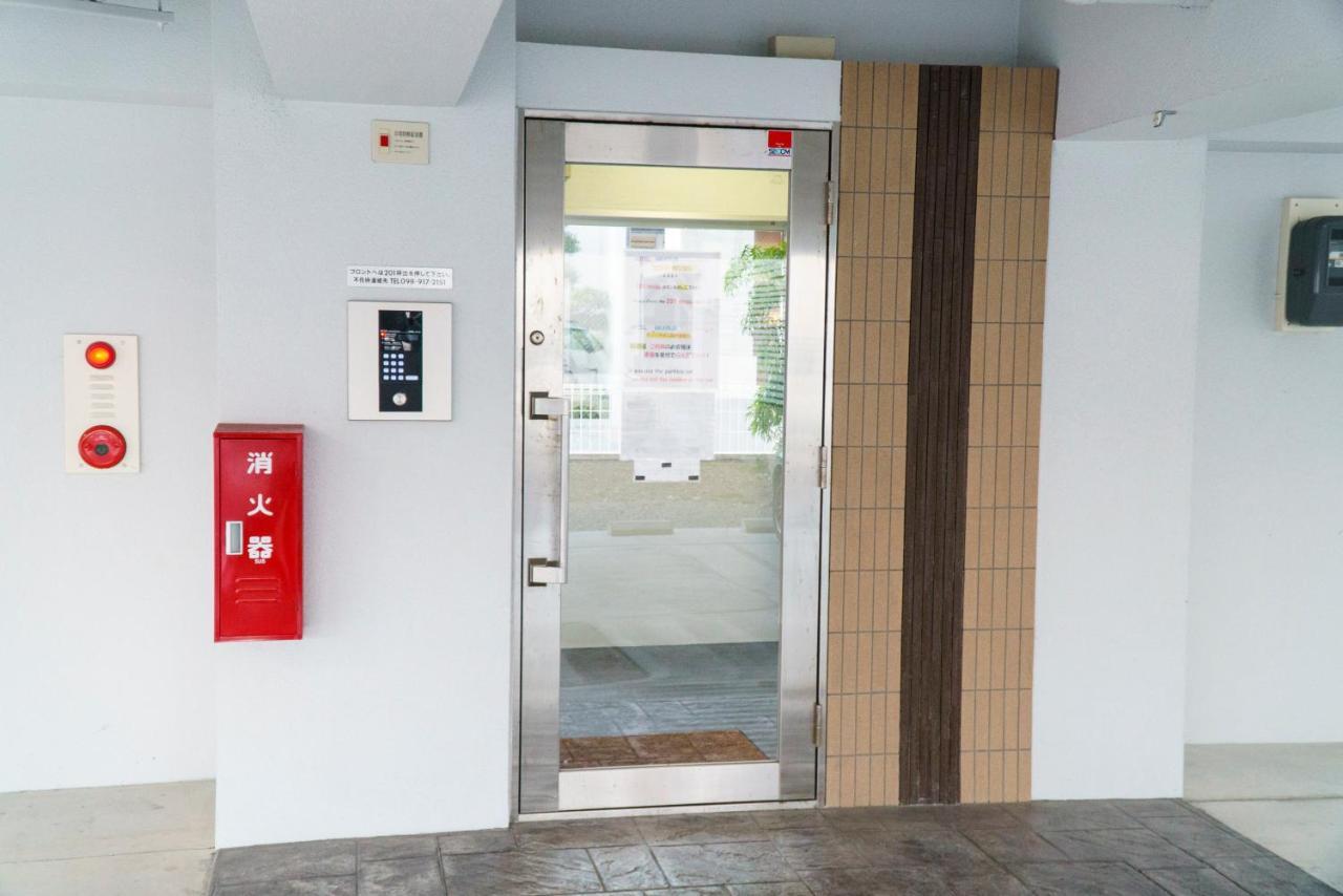 Mr. Kinjo In Uchidomari Aparthotel Гинован Екстериор снимка